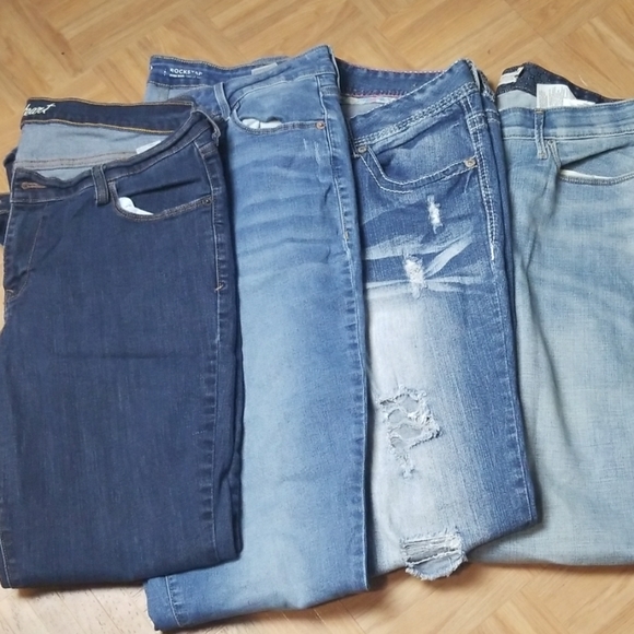 does old navy sell levis